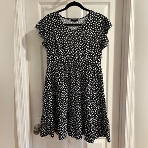 Black/White tiered cotton dress, large